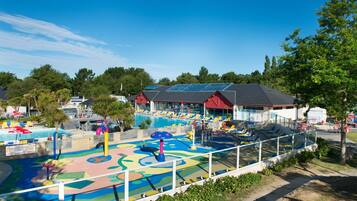 Piscine couverte, 2 piscines extérieures