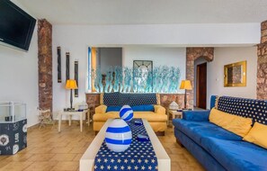 Flat-screen TV - Milos Inn & Maisonette (Milos)