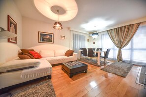 Deluxe Apartment, City View (7) | Oppholdsrom