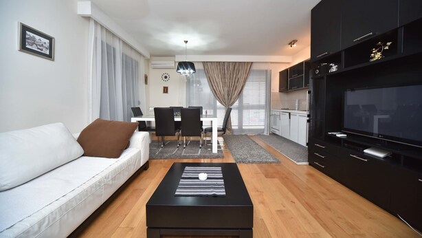Deluxe Apartment, City View (7) | Living room
