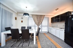 Deluxe Apartment, City View (7) | Living room - A&S mne (Becici)