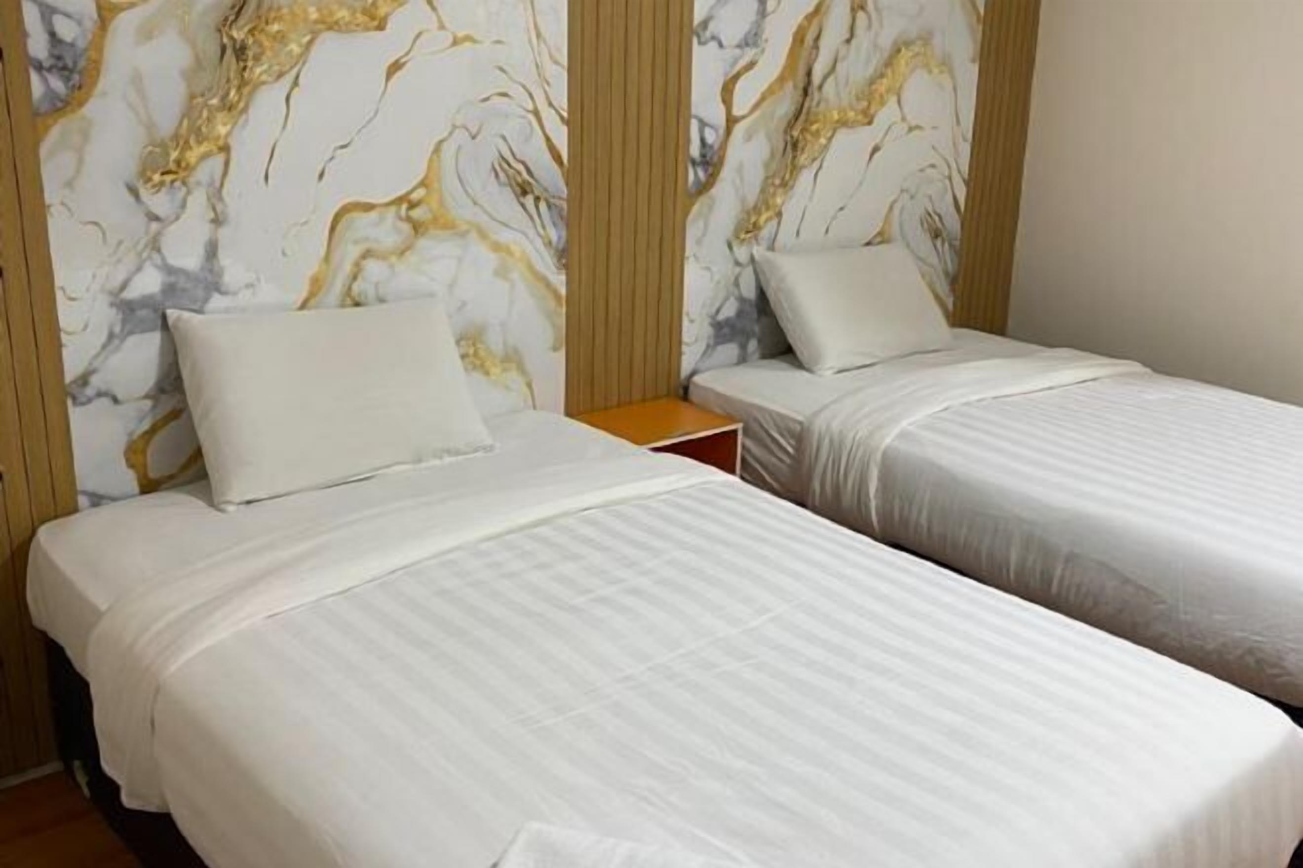 Bureau, fer et planche à repasser, accès au Wi-Fi (inclus)