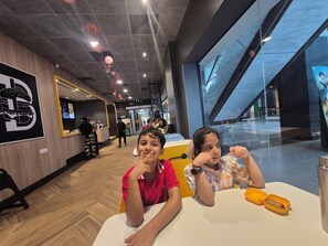 Petit déjeuner continental (200 INR par personne)