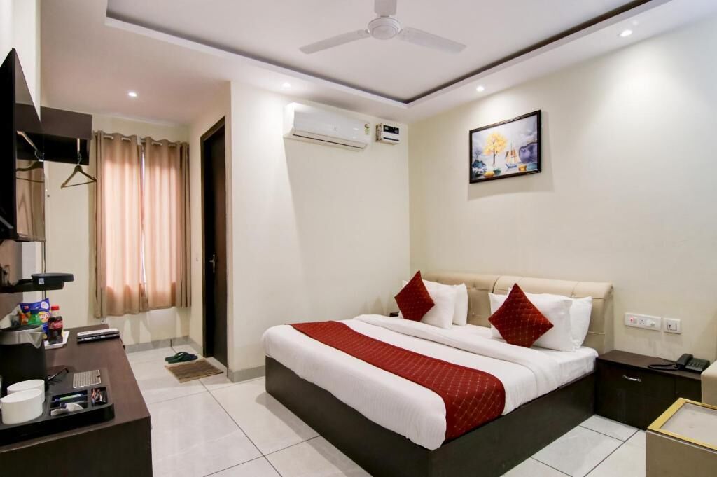 Photo - Hotel De Hocks Deluxe - New Delhi Railway Station