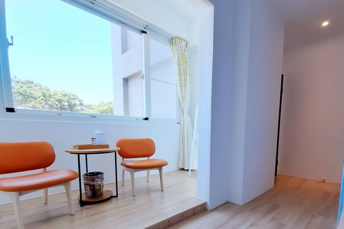 Elite Quadruple Room, 1 Bedroom, Non Smoking, Mountain View | Rollaway beds, free WiFi, bed sheets