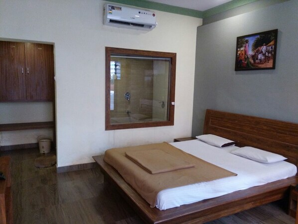 Desk, rollaway beds, wheelchair access