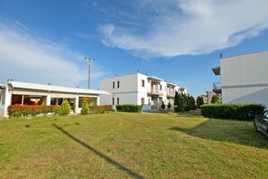 Vista frontal de la propiedad