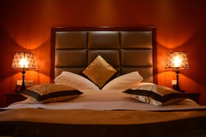 Deluxe Double or Twin Mountain View  | 1 Schlafzimmer, hochwertige Bettwaren, Zimmersafe, Schreibtisch