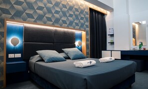 Ropa de cama de alta calidad, cubrecamas y minibar 