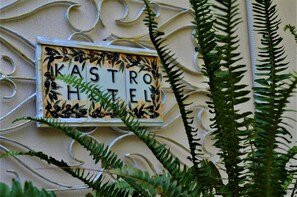 A sign for 'KASTRO HOTEL' with decorative foliage and a wrought iron design. - kastro hotel (Skiathos)