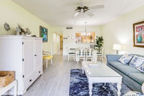 TV, DVD player, books - Beautiful Lakefront Condo: Easy Walk to the Beach! (Myrtle Beach)