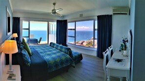 Premium bedding, in-room safe, blackout curtains, iron/ironing board - Penguinden (Cape Town)