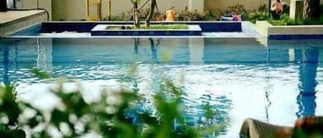 Kolam renang outdoor