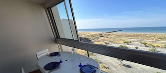 Renovated 3-room apartment, parking, direct ocean access