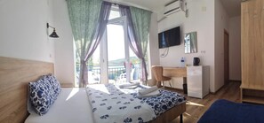 Free WiFi, bed sheets - Laguna Beach Club (Dusheti)