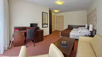 Deluxe Double Room | Desk, iron/ironing board (on request), cribs (surcharge)