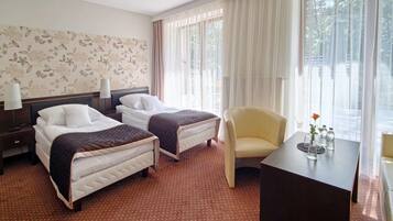 Deluxe Double Room | Desk, iron/ironing board (on request), cribs (surcharge)