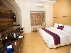 1 bedroom, minibar, in-room safe, desk