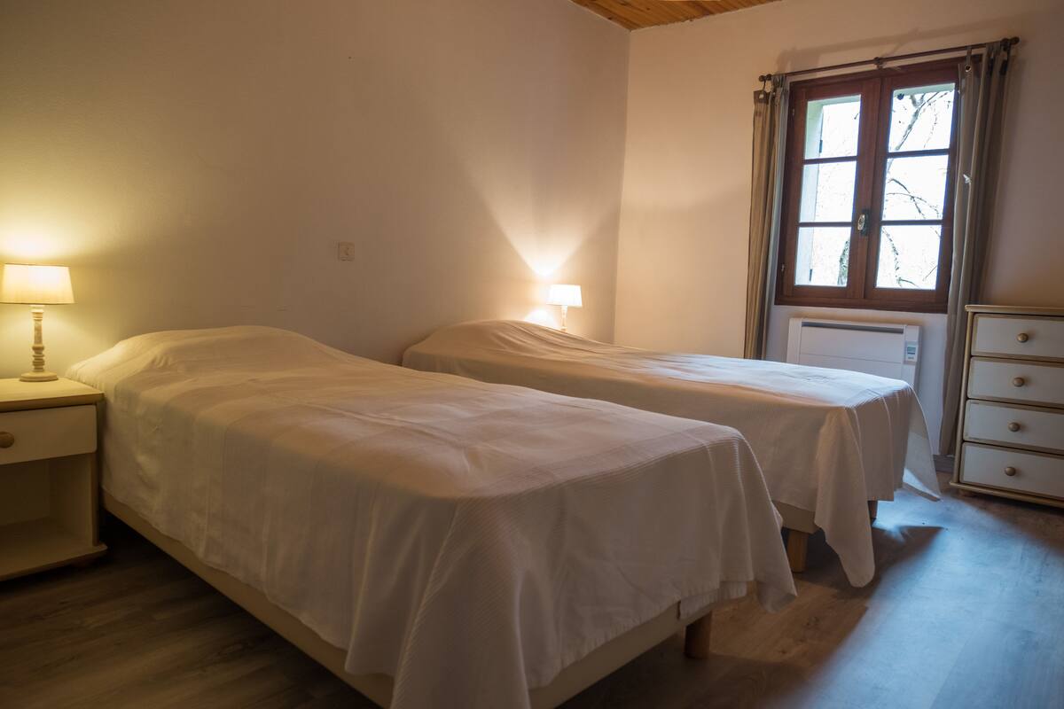 Double Room (Figuier) | 1 bedroom, individually decorated, individually furnished