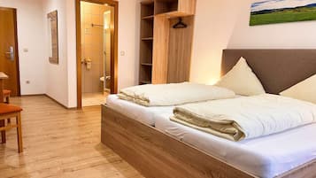 Comfort szoba kétszemélyes ággyal, 1 king (extra méretű) franciaágy | 1 hálószoba, ingyenes wifi és ágynemű
