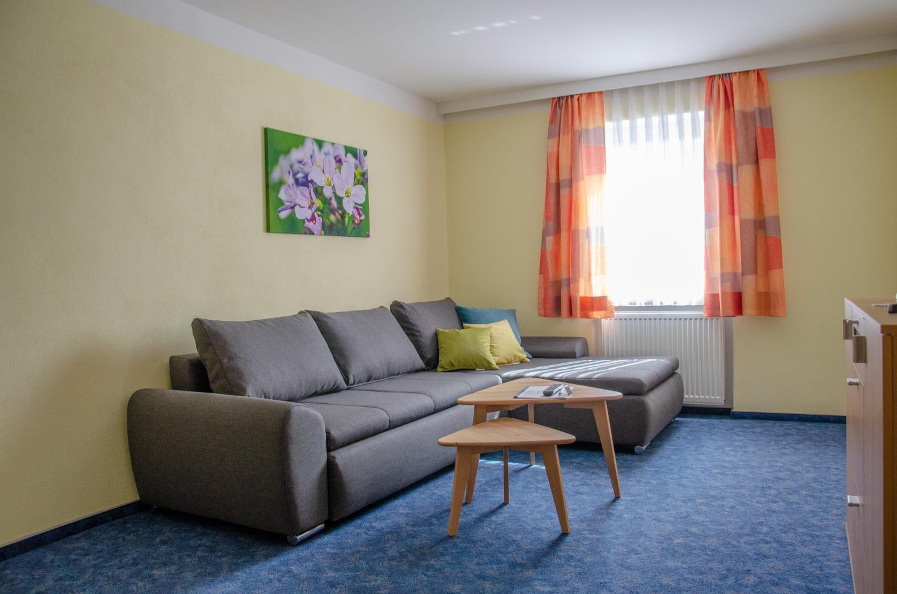 suite | living room | 32-inch tv with satellite channels