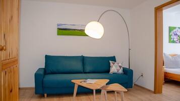 Suite | Living room | 32-inch TV with satellite channels