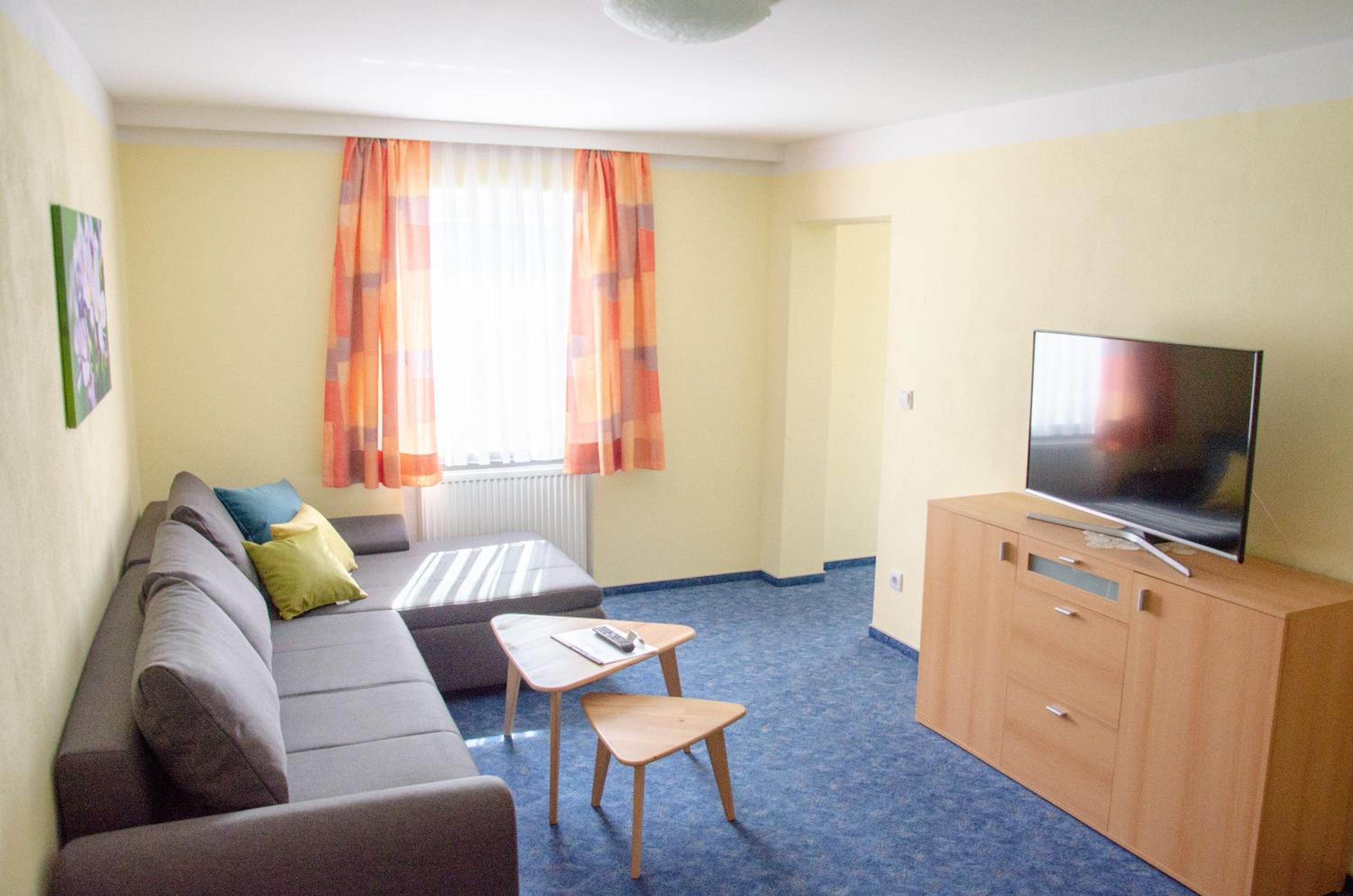 suite | living room | 32-inch tv with satellite channels