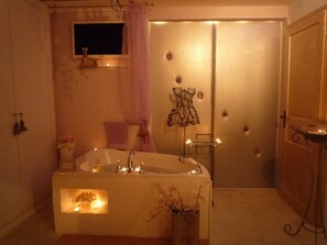 Double Room (Oxygene) | Bathroom | Jetted tub, free toiletries, hair dryer, electronic bidet - Otranto mon amour (Otranto)