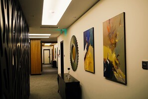 Hallway - Delta Hotel (Rrashbull)