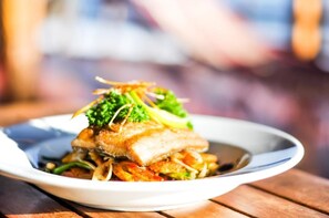 Dining - Magnific Rock - Surf Resort & Yoga Retreat Nicaragua - Hostel (Tola)