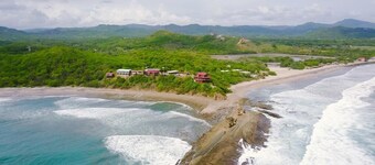Magnific Rock - Surf Resort & Yoga Retreat Nicaragua - Hostel