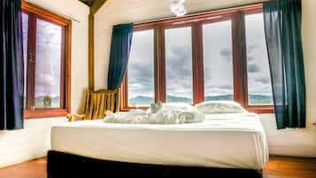 Classic Loft, 1 Double Bed, Ocean View | Free WiFi, bed sheets