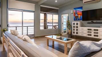 Penthouse Cao cấp, nhiều giường, ban công, quang cảnh biển | Khu phòng khách