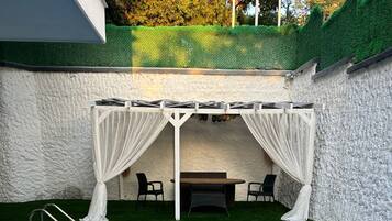 Exclusive Room, 1 King Bed with Sofa bed, Pool Access | 1 bedroom, Egyptian cotton sheets, premium bedding, memory foam beds