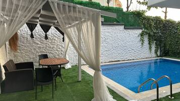 Egyptian cotton sheets, premium bedding, memory-foam beds, free WiFi