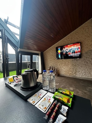 Deluxe Room, 1 Bedroom, Smoking, Sea View | Egyptian cotton sheets, premium bedding, memory-foam beds, free WiFi - Mavilla Hotel (Beykoz)