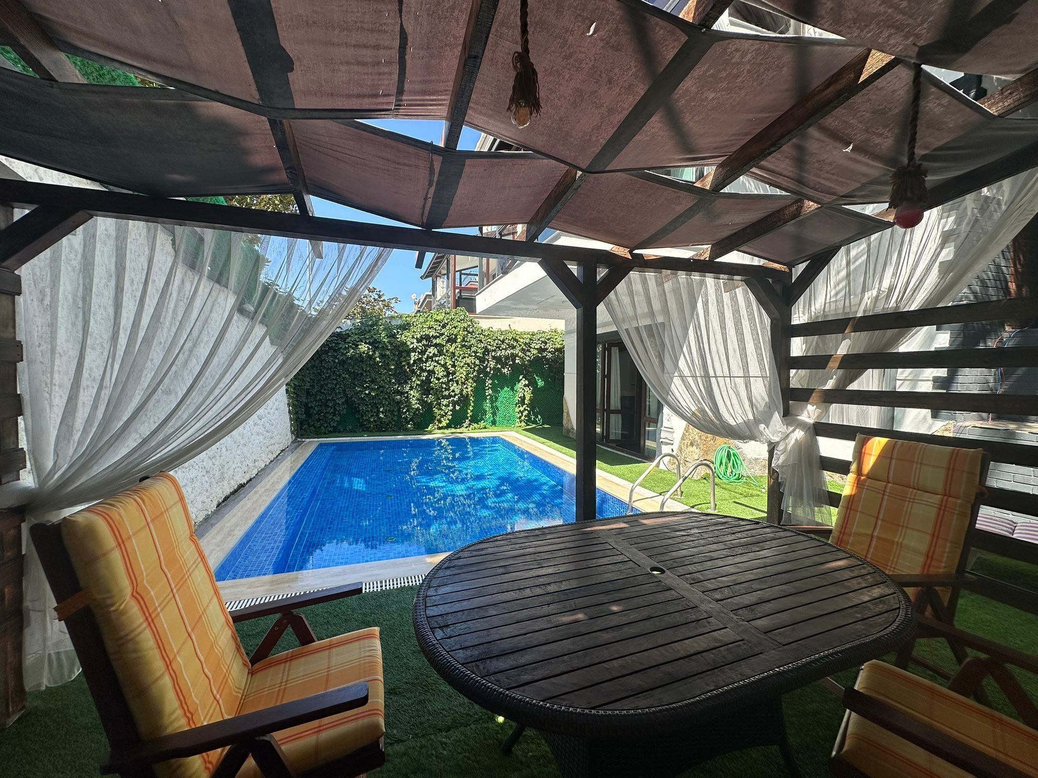 Sesongbasert utendørsbasseng