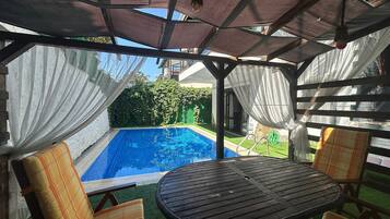 Sesongbasert utendørsbasseng