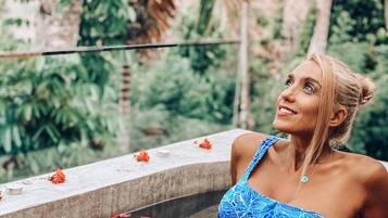 Sky Tented Villa | Deep soaking bathtub