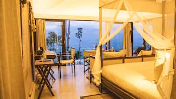 1 bedroom, premium bedding, minibar, in-room safe