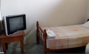Habitación básica con 2 camas individuales | Wifi gratis y ropa de cama