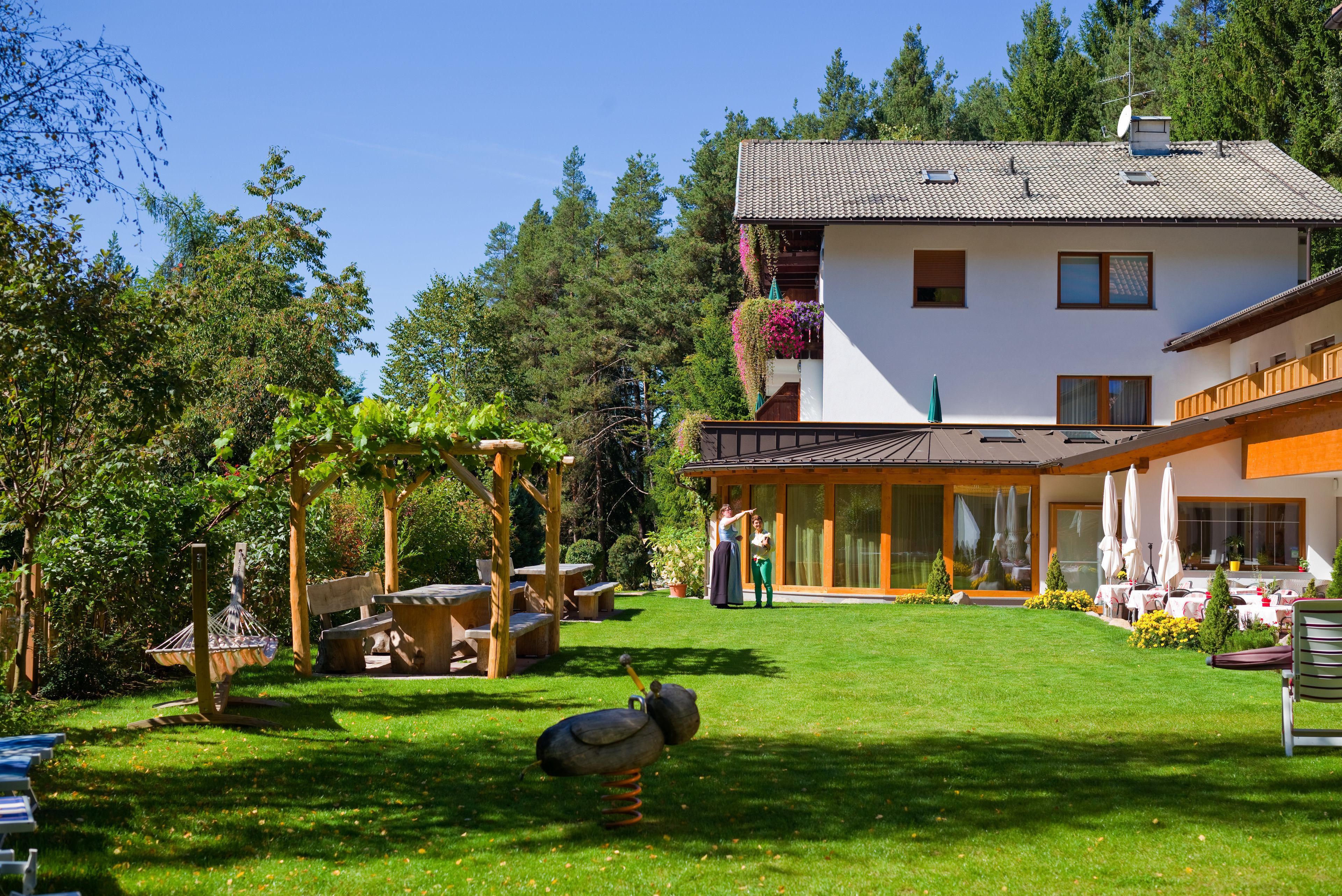 المنطقة المحيطة بالمنشأة