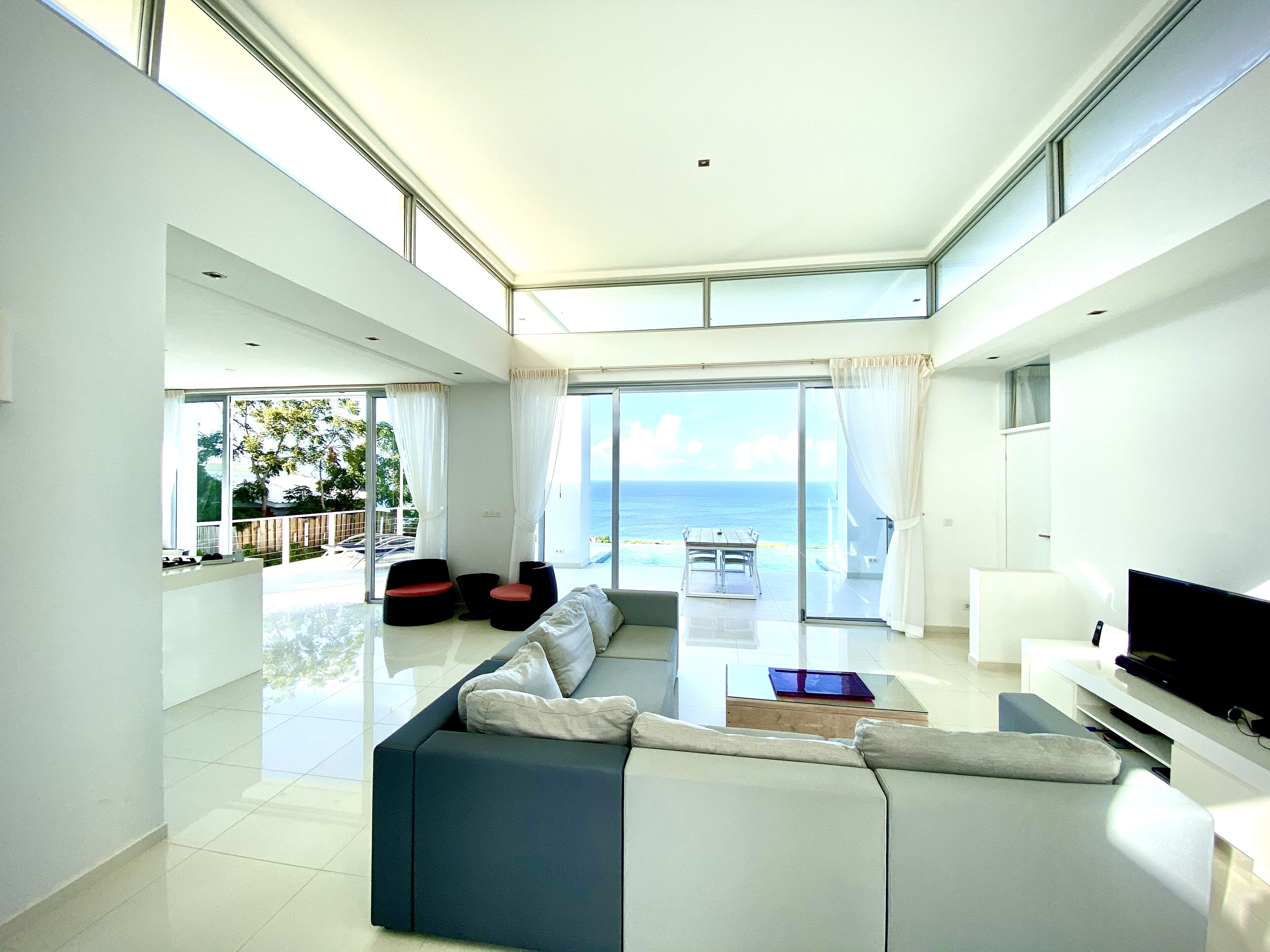 Smart-tv, videospil, dvd-afspiller, bøger