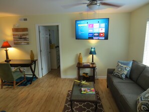 Smart TV - Close to Downtown Durham (Durham)