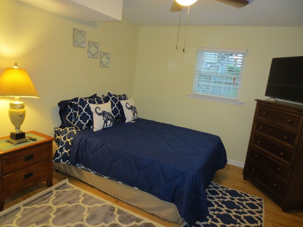 2 bedrooms, desk, iron/ironing board, free WiFi