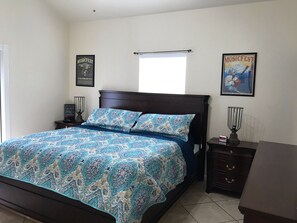 3 makuuhuonetta, silitysrauta/-lauta, ilmainen Wi-Fi, vuodevaatteet