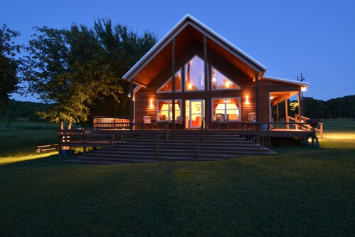 PLEASANT PLACE GETAWAY 
2 BEDROOM / LOFT with stairs / 2 BATHROOM 