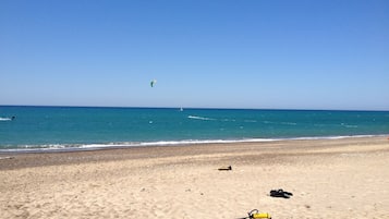 Una spiaggia nelle vicinanze