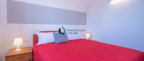 2 bedrooms, iron/ironing board, WiFi