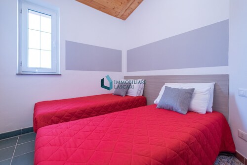 Pomelia 4, just a short walk from the sea